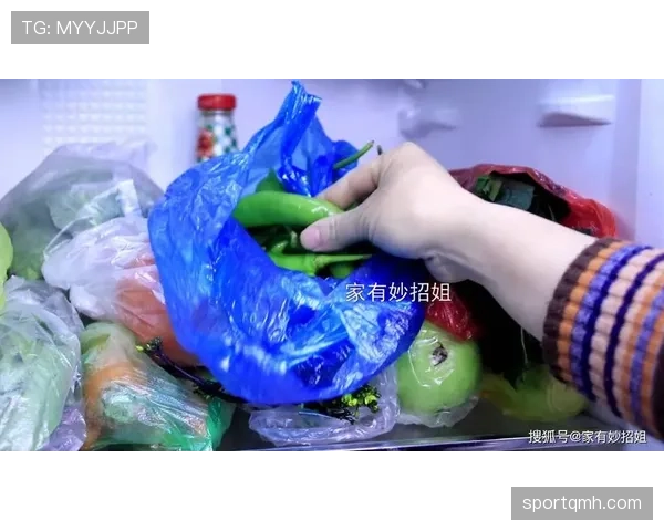 仲满拎着塑料袋买菜，手腕上的表能当房子首付